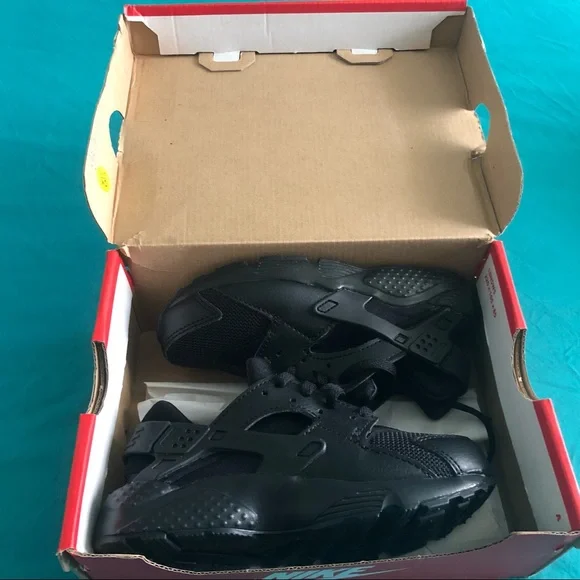 Boys - Size 11C Nike Air Huarache Triple Black Sneakers - Picture 8 of 9